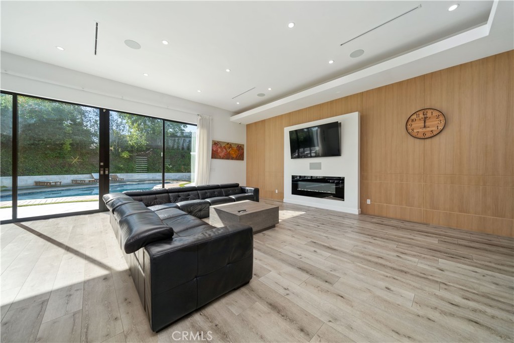 MLS #SR25272186 image #9