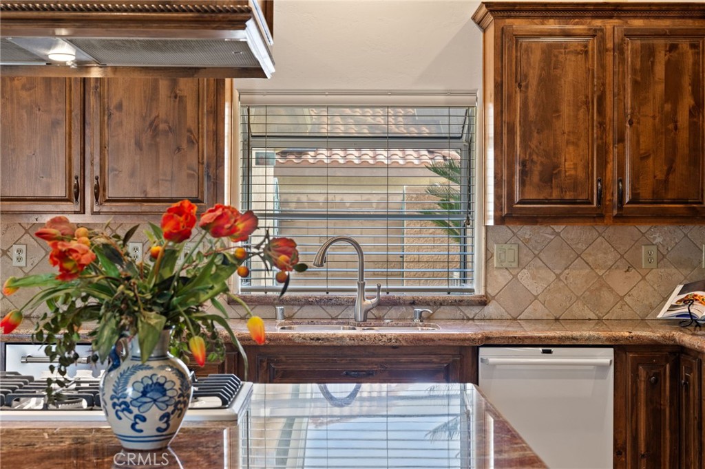 MLS #SR25272398 image #12