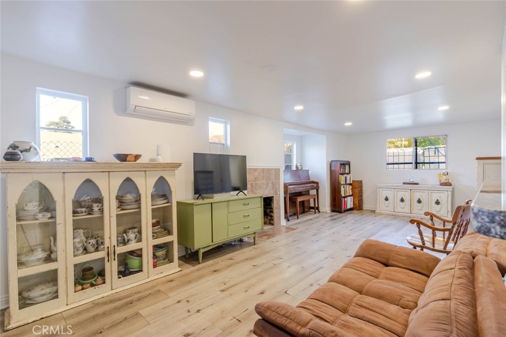 MLS #SR25272576 image #6