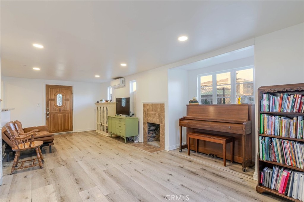 MLS #SR25272576 image #7