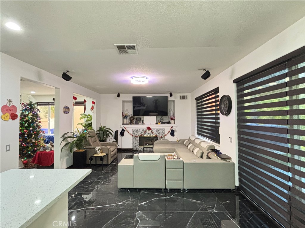 MLS #SR25272577 image #6