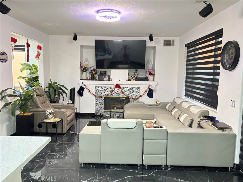 MLS #SR25272577 image #7