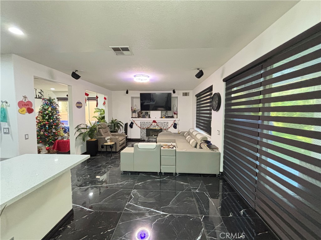 MLS #SR25272577 image #8