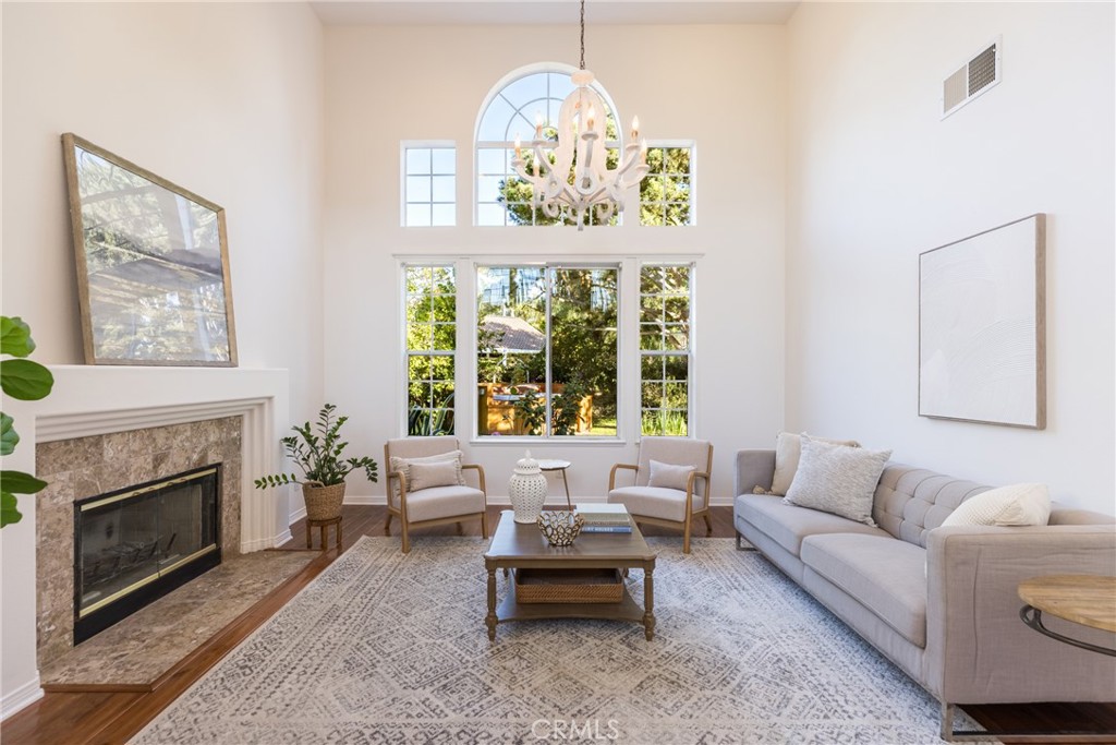 MLS #SR25272592 image #1