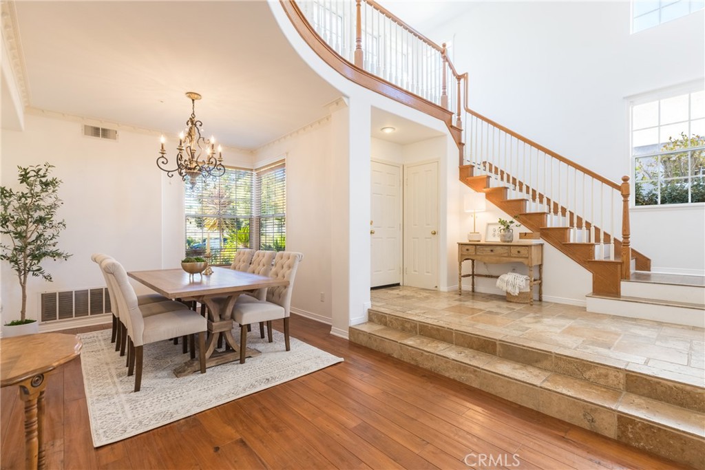 MLS #SR25272592 image #9