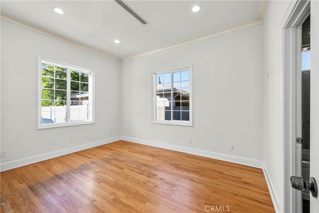 MLS #SR25272658 image #8