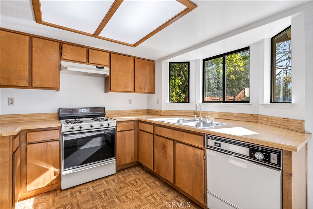 MLS #SR25272871 image #9