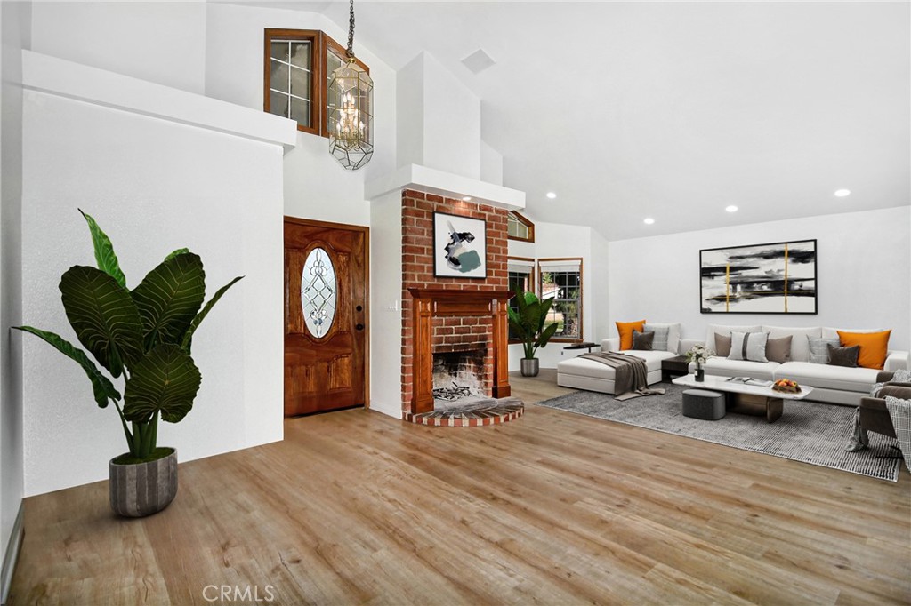 MLS #SR25272908 image #1