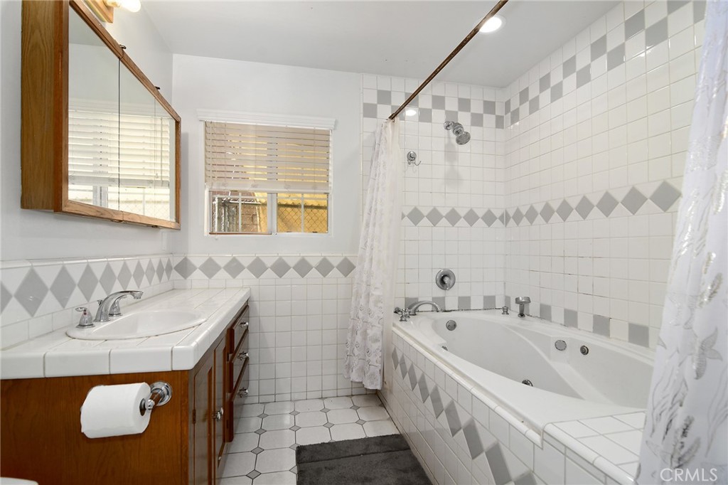 MLS #SR25272908 image #10