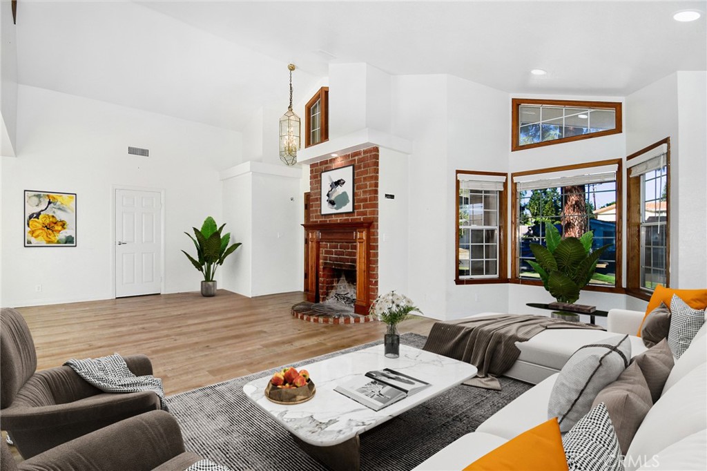 MLS #SR25272908 image #2