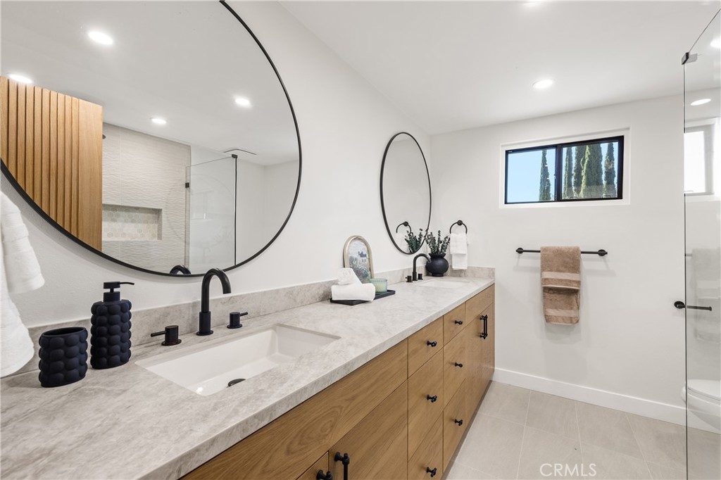 MLS #SR25272916 image #8