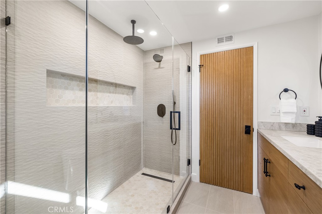 MLS #SR25272916 image #9