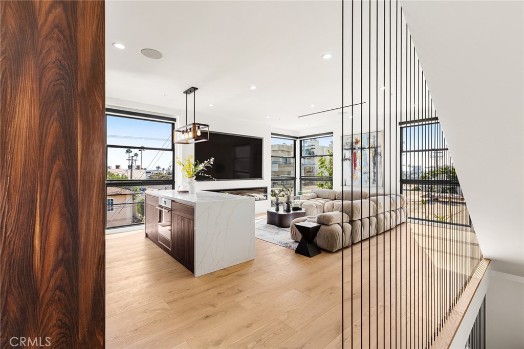 MLS #SR25273188 image #1