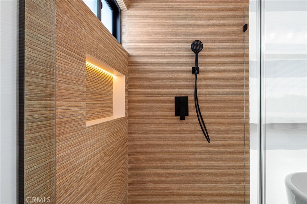 MLS #SR25273188 image #8