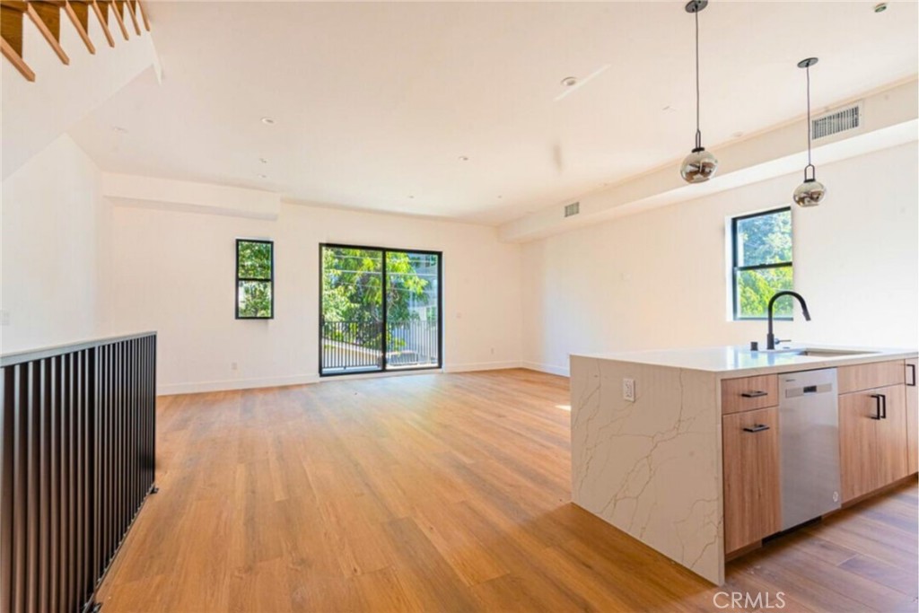 MLS #SR25274158 image #2