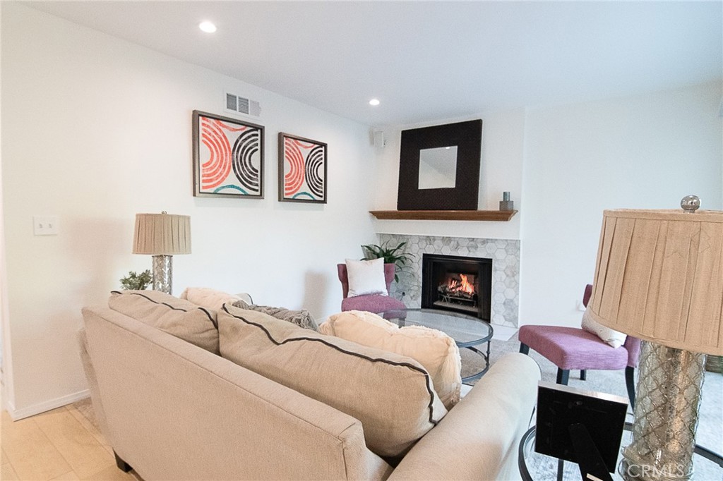 MLS #SR25275195 image #1