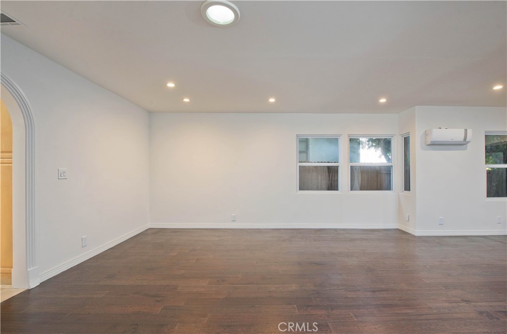 MLS #SR25275663 image #5