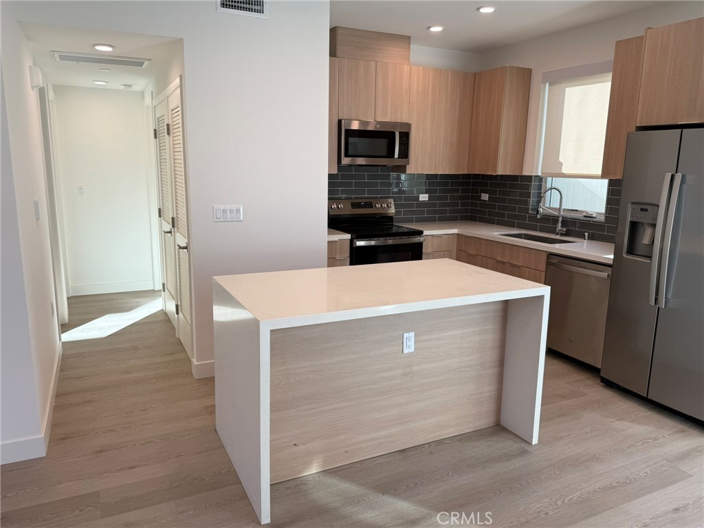 MLS #SR25276575 image #4