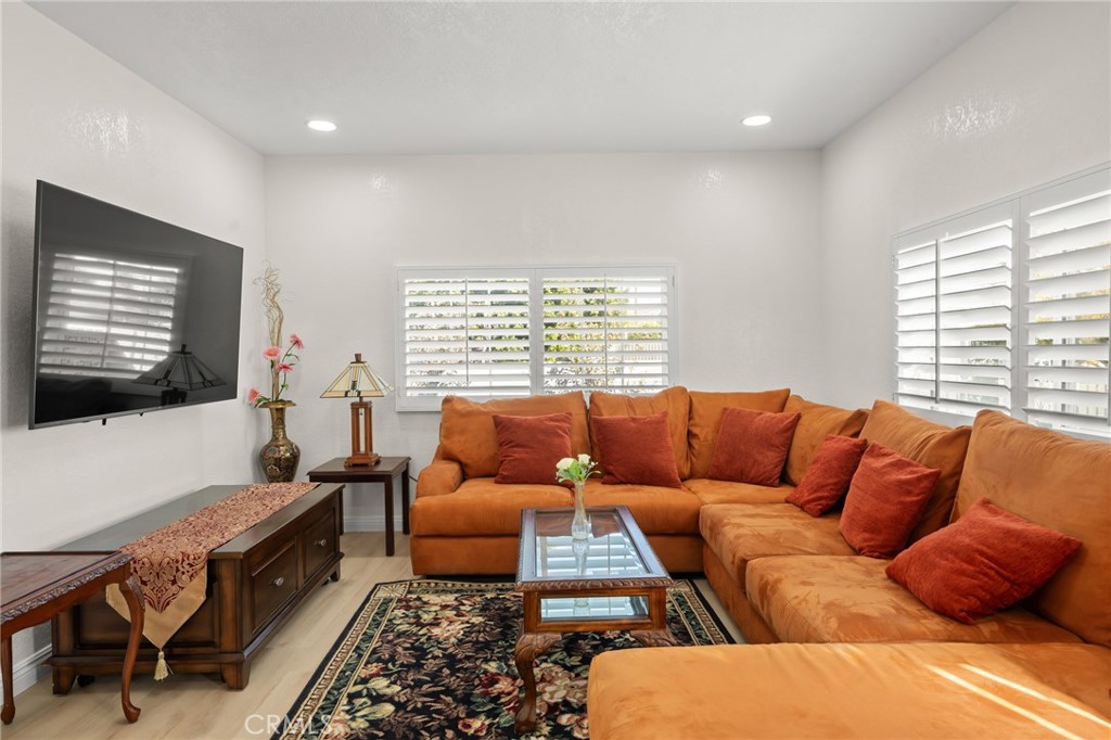 MLS #SR25276610 image #7