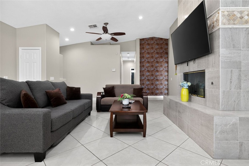 MLS #SR25276958 image #9