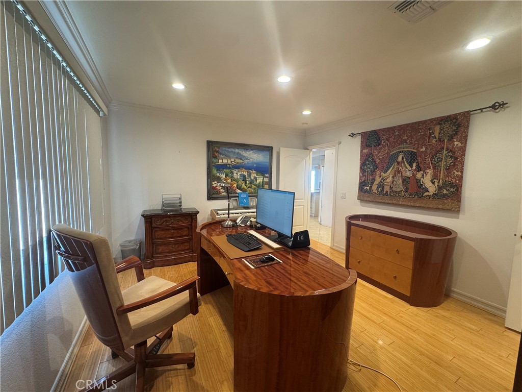 MLS #SR25278372 image #12