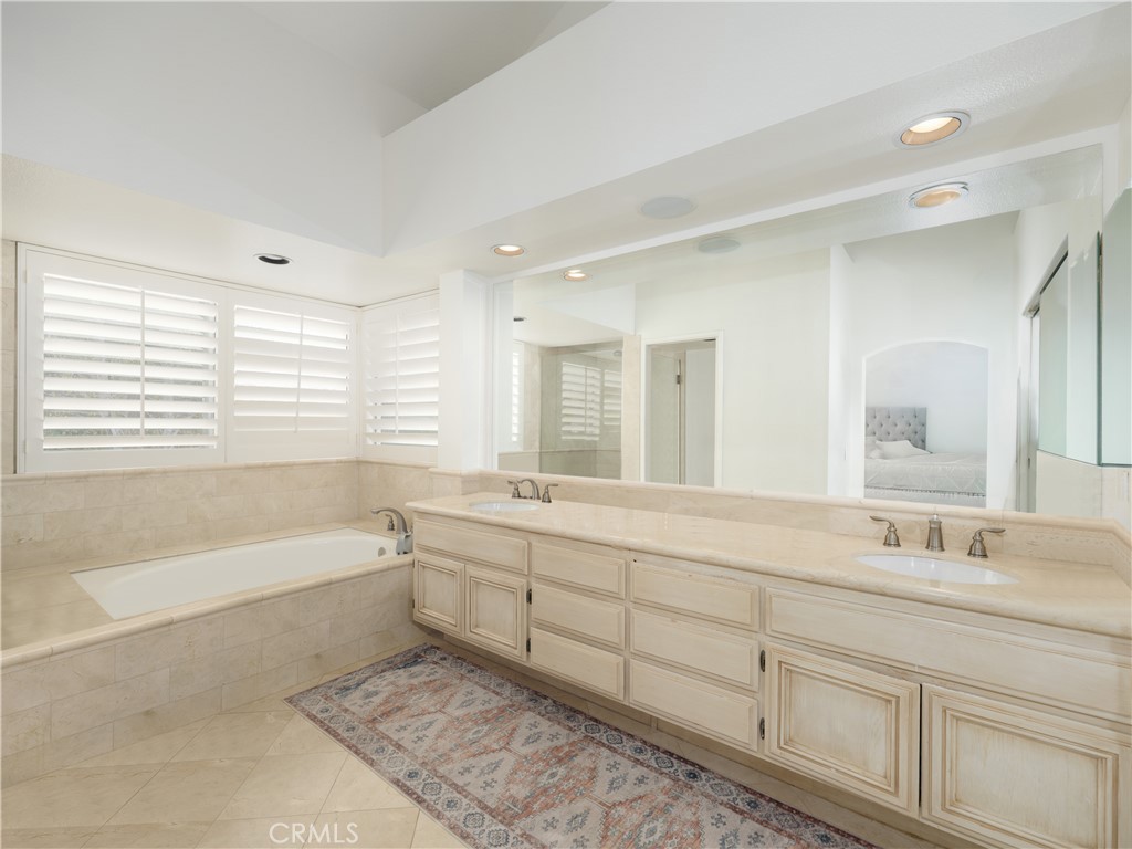 MLS #SR25280644 image #15