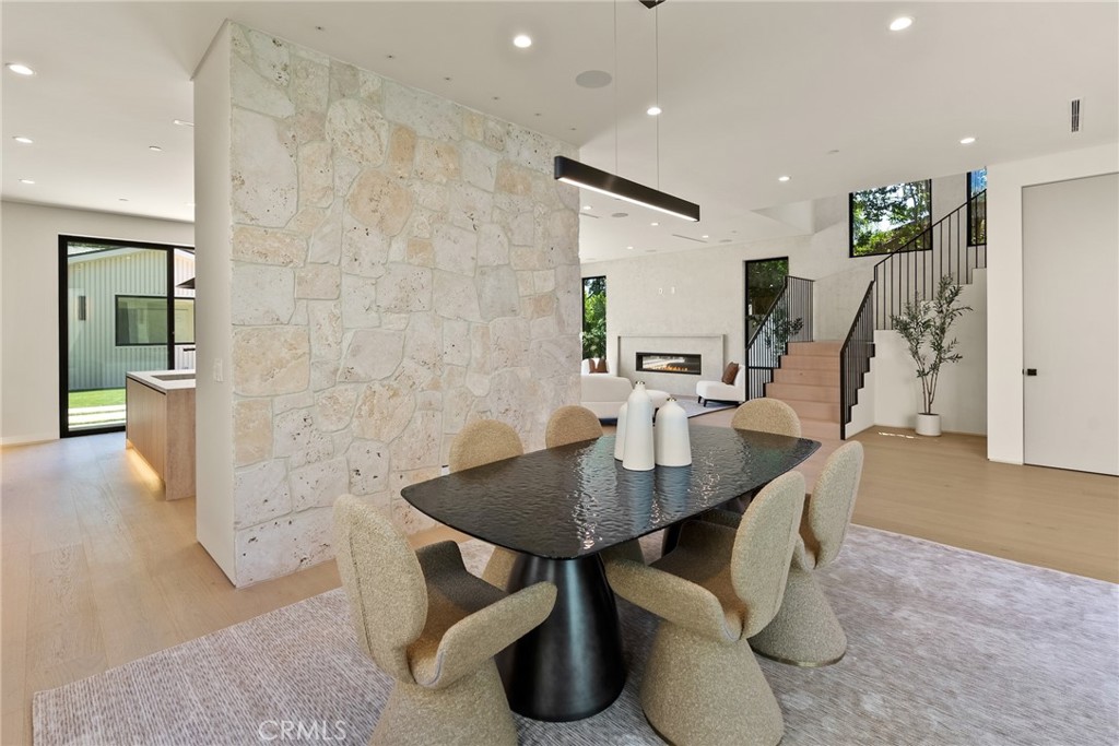 MLS #SR25253055 image #8