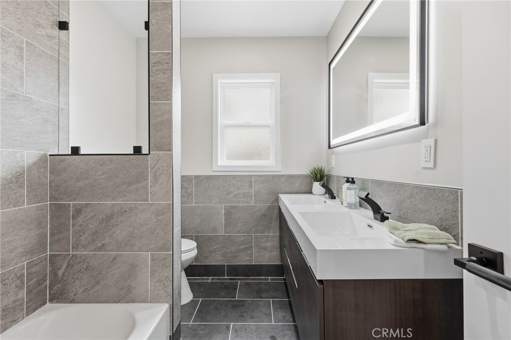 MLS #SR25282108 image #9