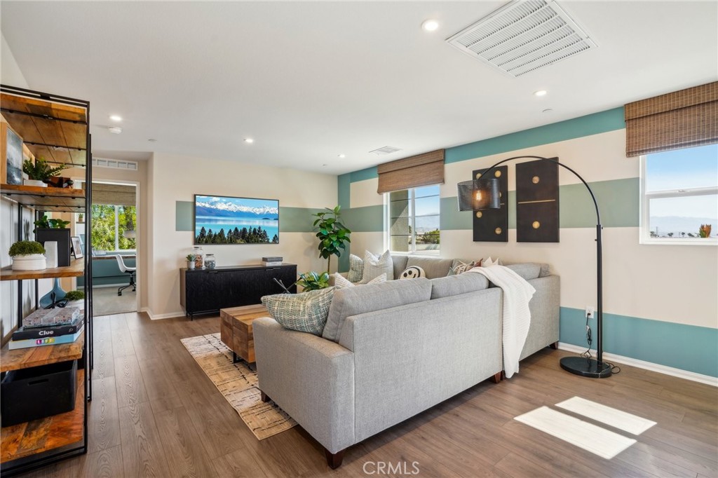 MLS #SW25122502 image #2