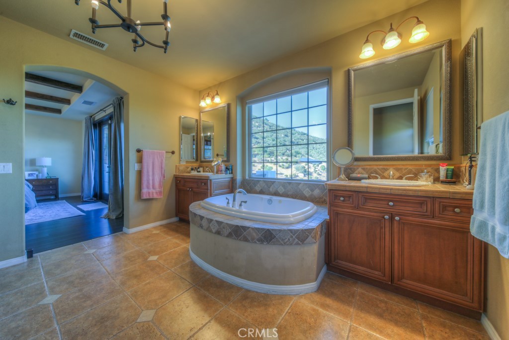 MLS #SW25267114 image #40