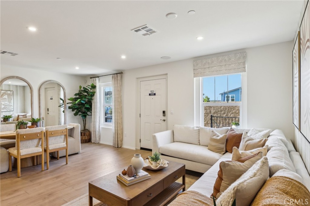 MLS #SW25273585 image #2