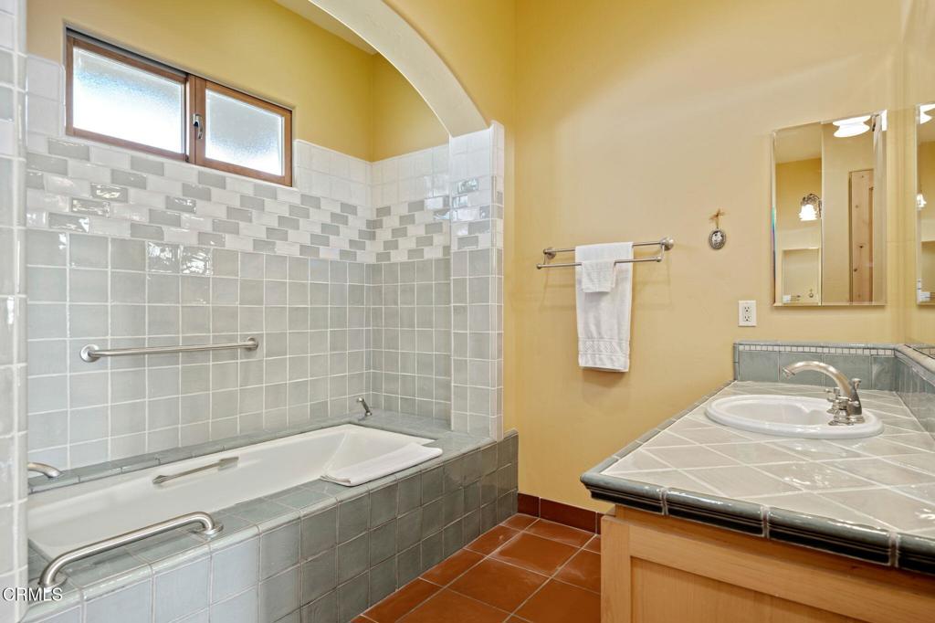 MLS #V1-28039 image #25