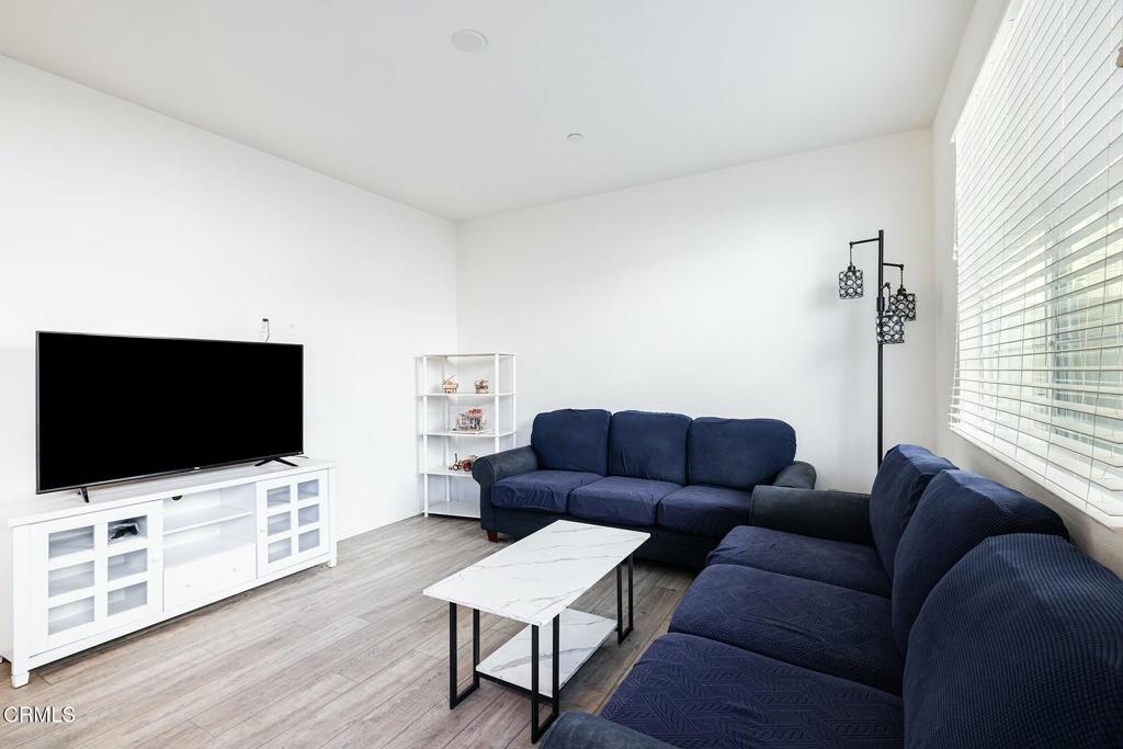 MLS #V1-28702 image #5