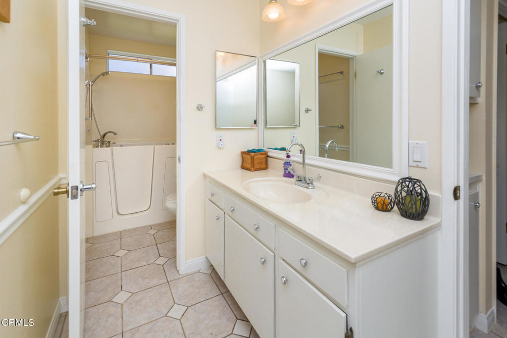 MLS #V1-29002 image #5