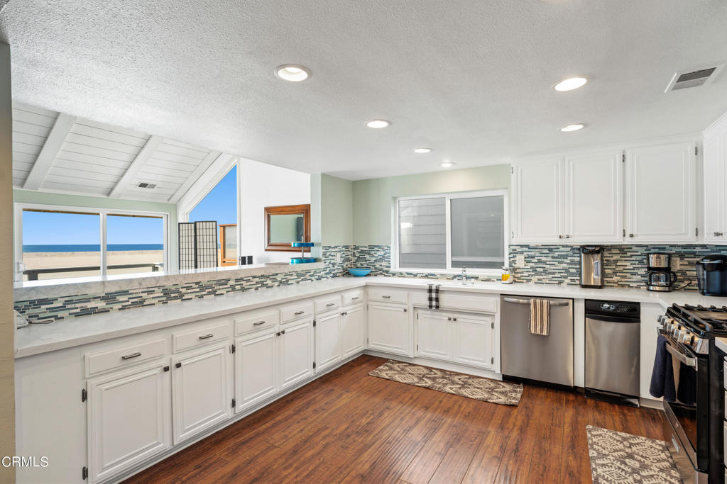 MLS #V1-29022 image #11