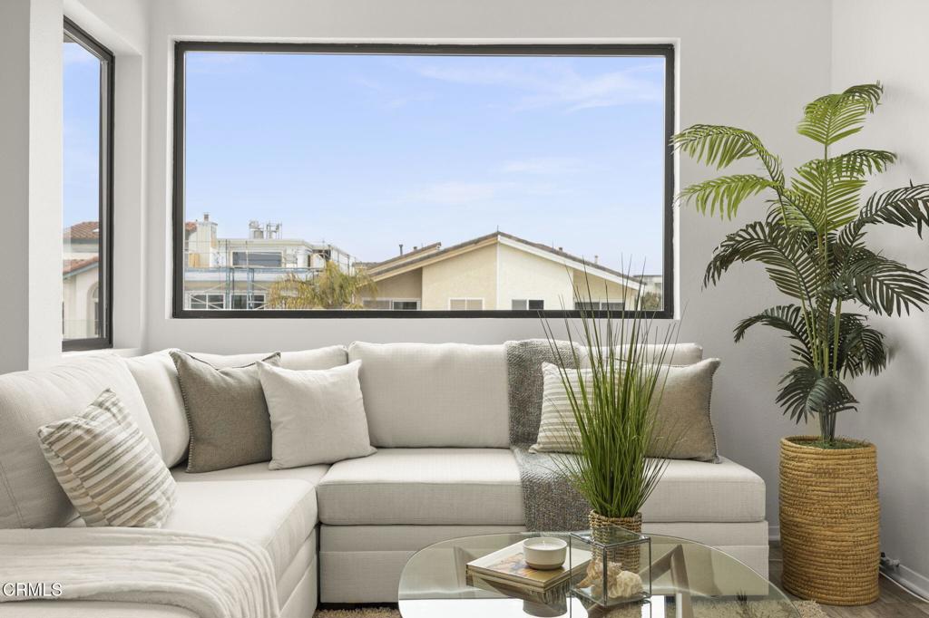 MLS #V1-29299 image #5