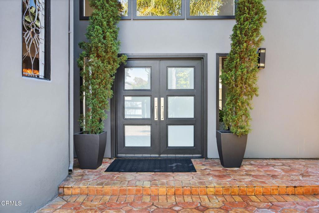 MLS #V1-29731 image #2