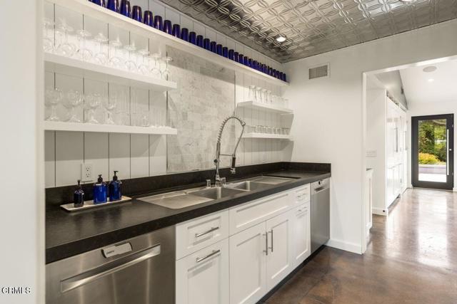 MLS #V1-29840 image #9