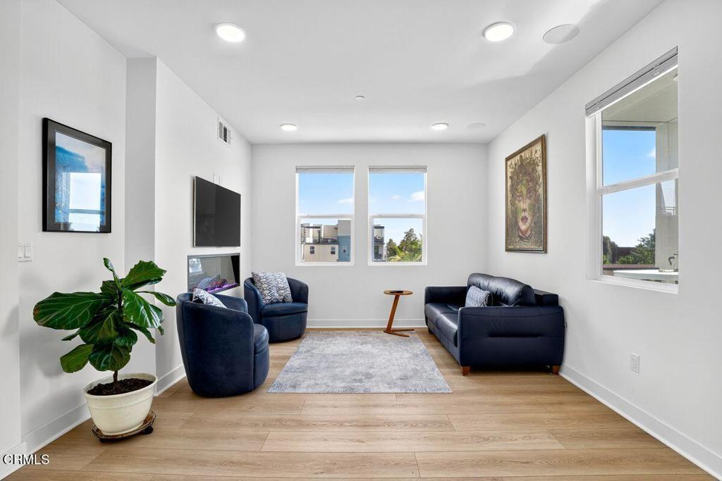 MLS #V1-31439 image #2