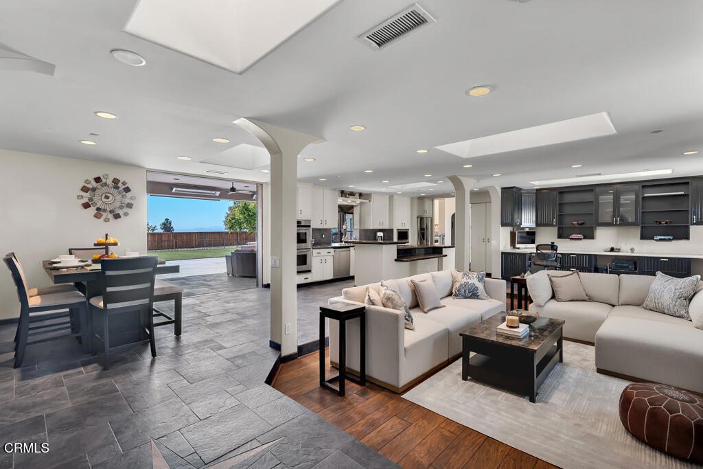 MLS #V1-31495 image #2