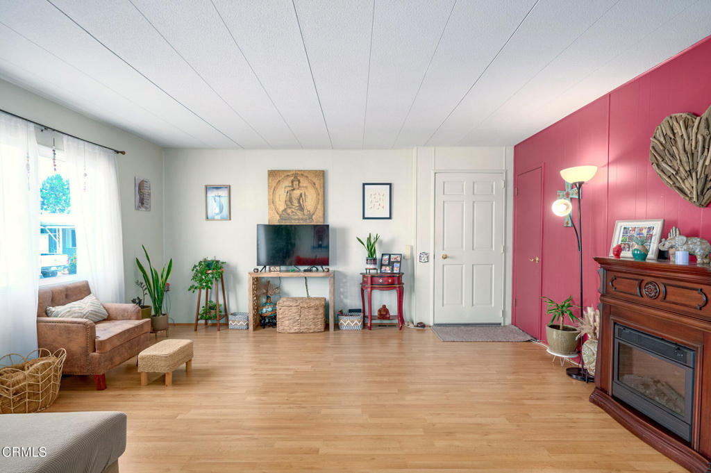 MLS #V1-31704 image #3