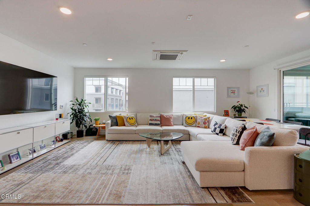 MLS #V1-32127 image #2