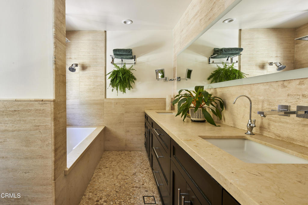 MLS #V1-32137 image #15