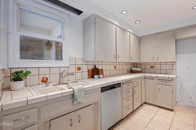 MLS #V1-32410 image #9