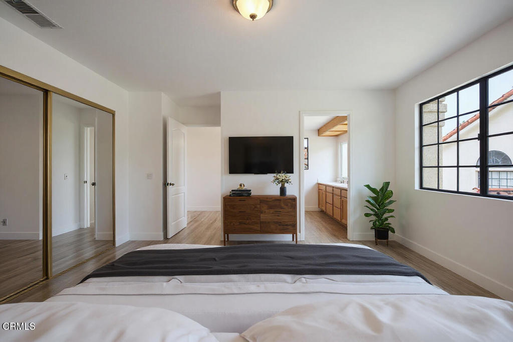 MLS #V1-32593 image #18