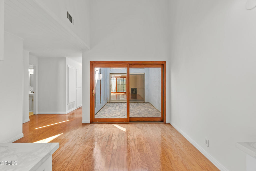 MLS #V1-32632 image #8