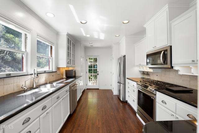 MLS #V1-32899 image #11