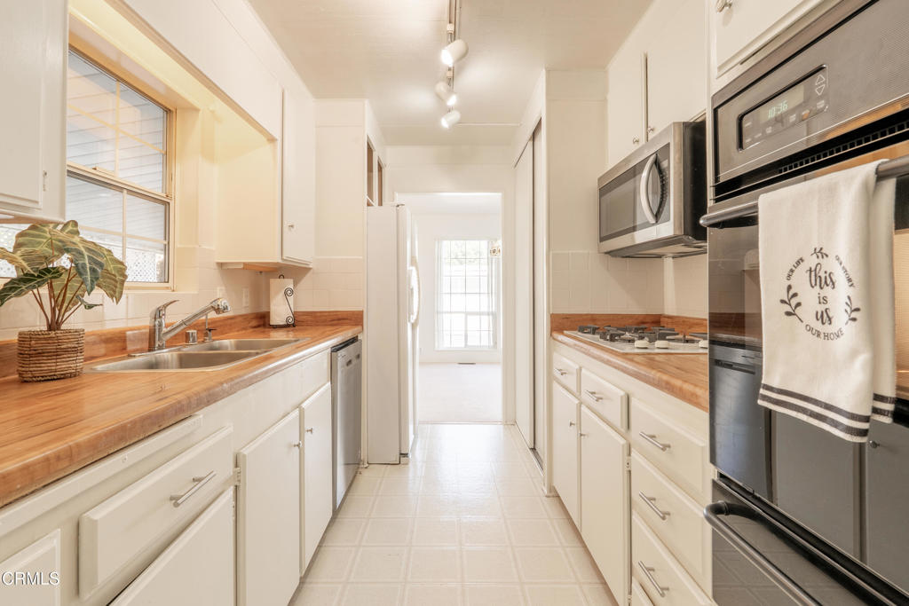 MLS #V1-32912 image #10