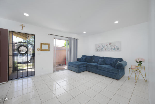 MLS #V1-33025 image #3