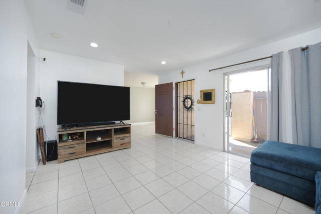 MLS #V1-33025 image #5